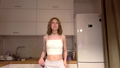 Hello My name is Sarah im new model here and little but shy. online show from 12/15/25, 02:43