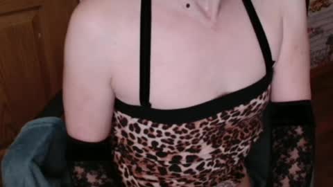 Snapshot of debramilf chatting on 06/27/26, 02:27 DebraMilf online show from 06/27/26, 02:27