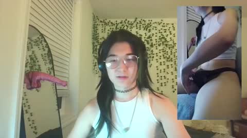 Snapshot of deciduousdoll chatting on 10/05/25, 05:28 deciduousdoll online show from 10/05/25, 05:28