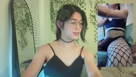 deciduousdoll online show from 11/08/25, 07:30