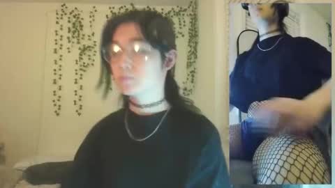 deciduousdoll online show from 12/01/25, 07:02