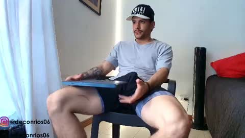 Snapshot of deconrios chatting on 07/23/26, 04:27 Santiago online show from 07/23/26, 04:27