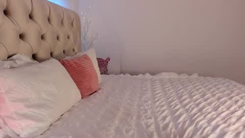 Denise online show from 11/12/25, 03:34