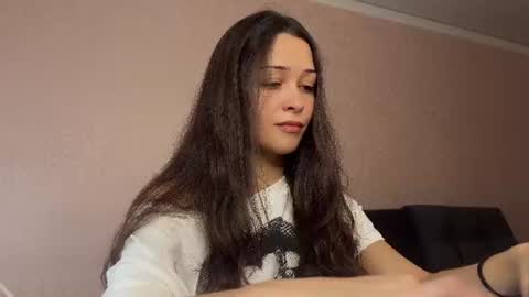 deepcute_ online show from 06/13/26, 12:36