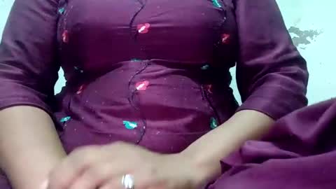 Snapshot of deepika_92 chatting on 03/05/25, 09:49 deepika_92 online show from 03/05/25, 09:49