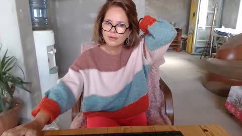 hi guys i m a cute milf i m here for good time and nice people pls be respectfool and enjoy me online show from 09/17/25, 07:21