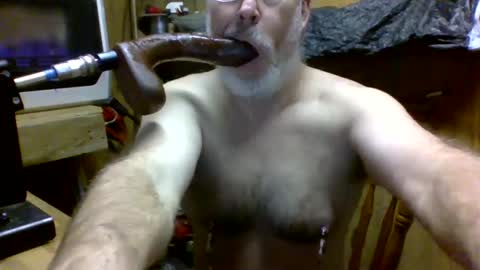 Snapshot of deepthroat227 chatting on 01/27/25, 07:24 Deepthroat My Big Dildos online show from 01/27/25, 07:24