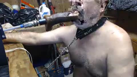 Snapshot of deepthroat227 chatting on 09/23/25, 04:43 Deepthroat My Big Dildos online show from 09/23/25, 04:43