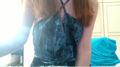 Snapshot of deessedivine chatting on 07/04/26, 12:33 KamiDevi online show from 07/04/26, 12:33