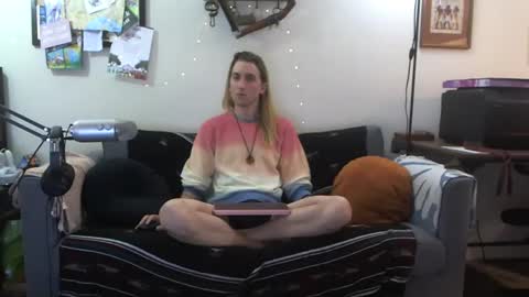 Snapshot of definatelyvegan chatting on 03/06/25, 01:05 definatelyvegan online show from 03/06/25, 01:05
