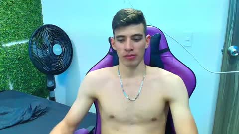 Snapshot of deiby_baby chatting on 01/19/25, 02:04 DEIBY online show from 01/19/25, 02:04