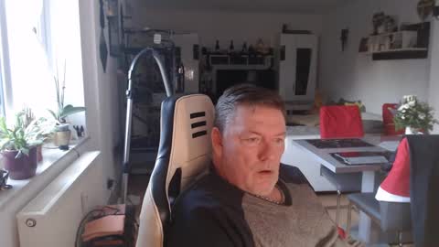 deinprinz2312 online show from 12/25/24, 07:46