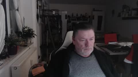 deinprinz2312 online show from 12/31/24, 05:11