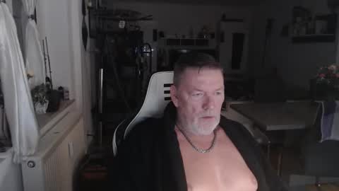 deinprinz2312 online show from 09/29/25, 04:06