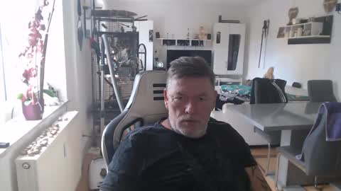 deinprinz2312 online show from 10/21/25, 12:39