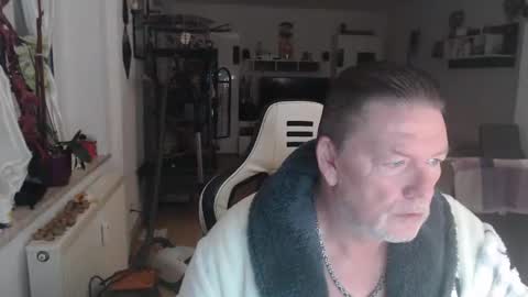 deinprinz2312 online show from 11/24/25, 05:29