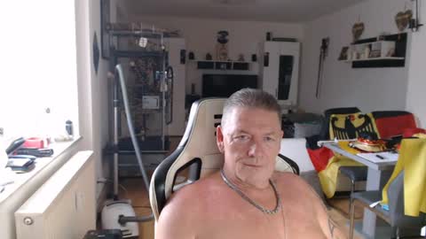 Snapshot of deinprinz2312 chatting on 06/14/26, 03:52 deinprinz2312 online show from 06/14/26, 03:52