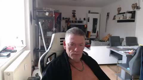 Snapshot of deinprinz2312 chatting on 06/15/26, 04:25 deinprinz2312 online show from 06/15/26, 04:25