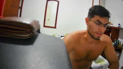 Snapshot of deividellobo chatting on 12/31/24, 04:27 deividellobo online show from 12/31/24, 04:27