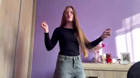 Snapshot of dejameneal chatting on 03/04/26, 07:25 Mila online show from 03/04/26, 07:25