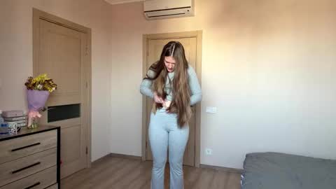 Mila online show from 03/20/26, 09:36