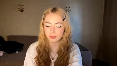 Mina online show from 04/21/26, 12:22