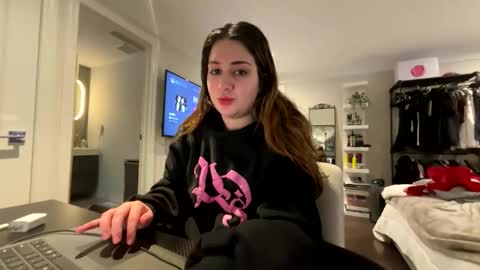 Delara V online show from 02/21/26, 09:05