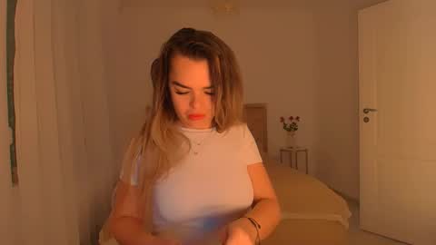 Snapshot of deliadelicious chatting on 11/01/25, 10:06 deliadelicious online show from 11/01/25, 10:06