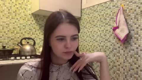 Kiki online show from 04/18/26, 07:58