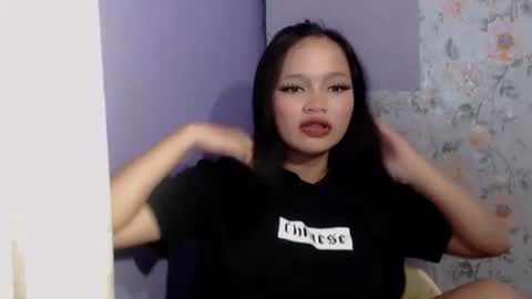 delicious_hanna17 online show from 02/02/26, 01:21