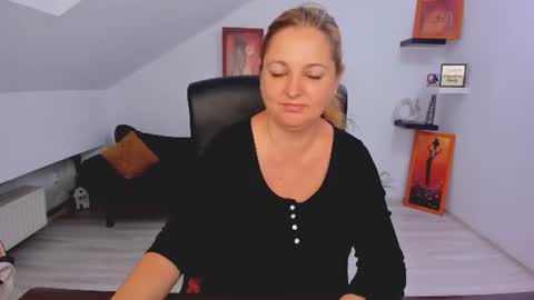 Snapshot of deliciouslolly chatting on 06/15/26, 03:31 DeliciousLolly online show from 06/15/26, 03:31