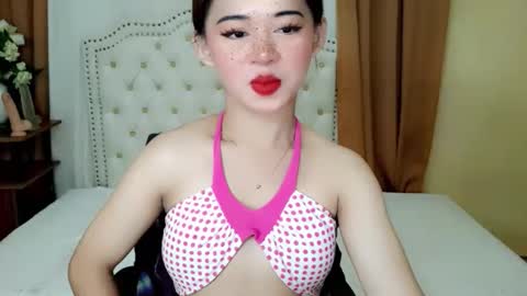 Snapshot of deliciously_sophie chatting on 05/18/26, 02:51 Sophie online show from 05/18/26, 02:51