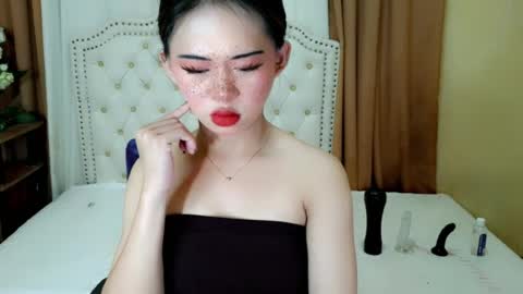 Snapshot of deliciously_sophie chatting on 06/23/26, 05:16 Sophie online show from 06/23/26, 05:16