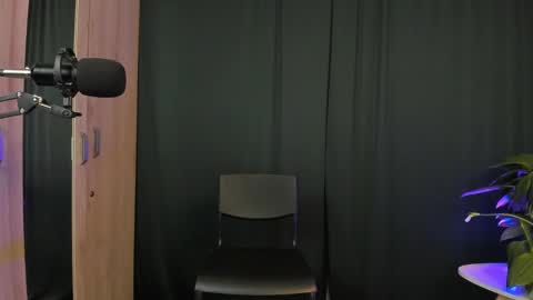 Snapshot of delilaah chatting on 02/02/25, 03:43 Delilah online show from 02/02/25, 03:43