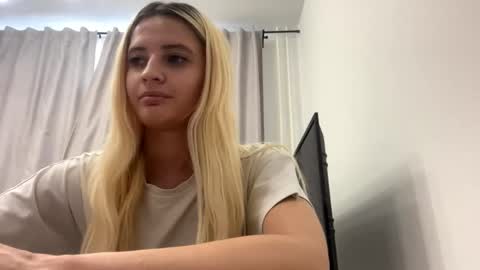 Snapshot of delindaferebee chatting on 05/18/26, 01:06 Amelia online show from 05/18/26, 01:06