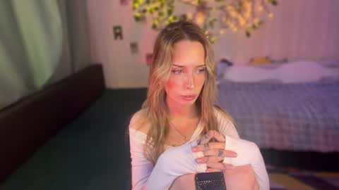 Snapshot of dellacampbell chatting on 06/01/26, 04:41 Della online show from 06/01/26, 04:41