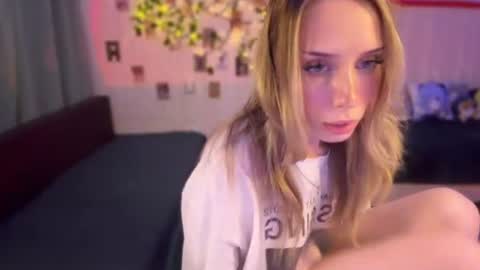 Della online show from 07/15/26, 03:50