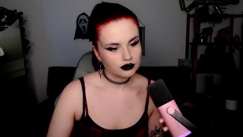 dellacrush_ online show from 11/08/25, 06:07