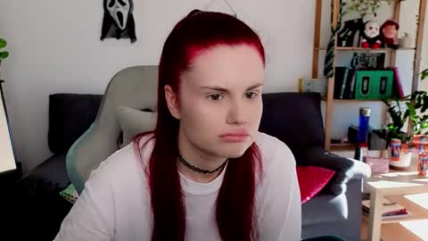 dellacrush_ online show from 11/18/25, 10:41