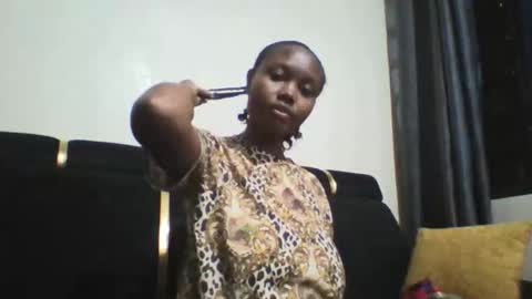 dellarine517299 online show from 10/10/25, 04:28