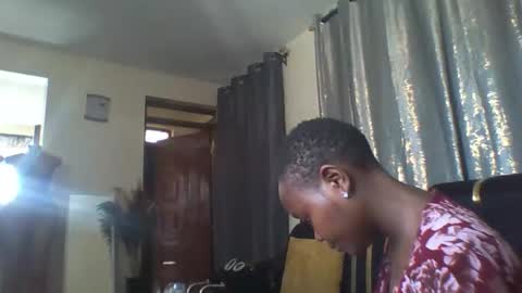 dellarine517299 online show from 11/08/25, 11:54