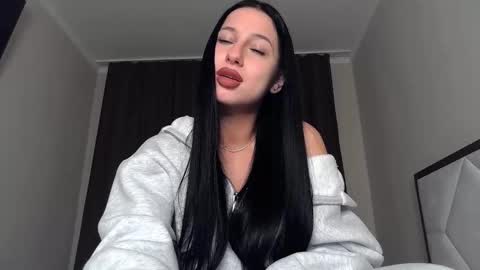 delly_love online show from 10/10/25, 10:31