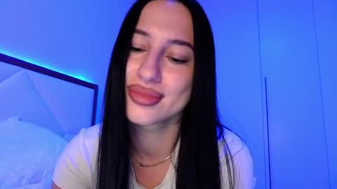 Snapshot of delly_love chatting on 06/10/26, 07:02 delly_love online show from 06/10/26, 07:02