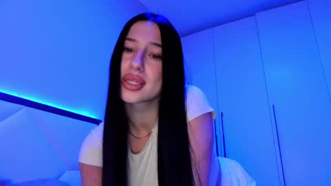 Snapshot of delly_love chatting on 06/15/26, 08:33 delly_love online show from 06/15/26, 08:33