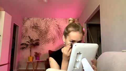 Snapshot of delorisstrzelecki chatting on 07/22/26, 09:34 I am Lola hello world online show from 07/22/26, 09:34
