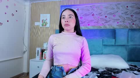 Snapshot of delphine_doll chatting on 04/11/26, 11:47 Delia online show from 04/11/26, 11:47