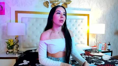 Snapshot of delphine_doll chatting on 05/03/26, 06:58 Delia online show from 05/03/26, 06:58