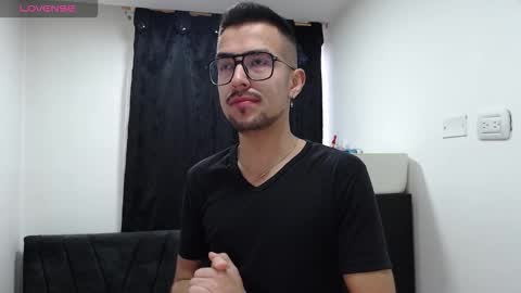 demian_val_4 online show from 02/19/26, 12:01