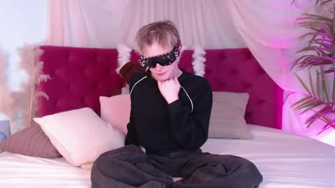 Snapshot of demianenglen chatting on 10/03/25, 10:51 demianenglen online show from 10/03/25, 10:51