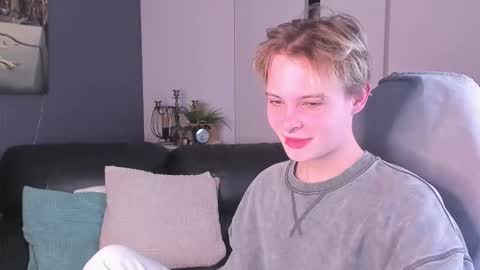 Snapshot of demianenglen chatting on 10/15/25, 10:21 demianenglen online show from 10/15/25, 10:21